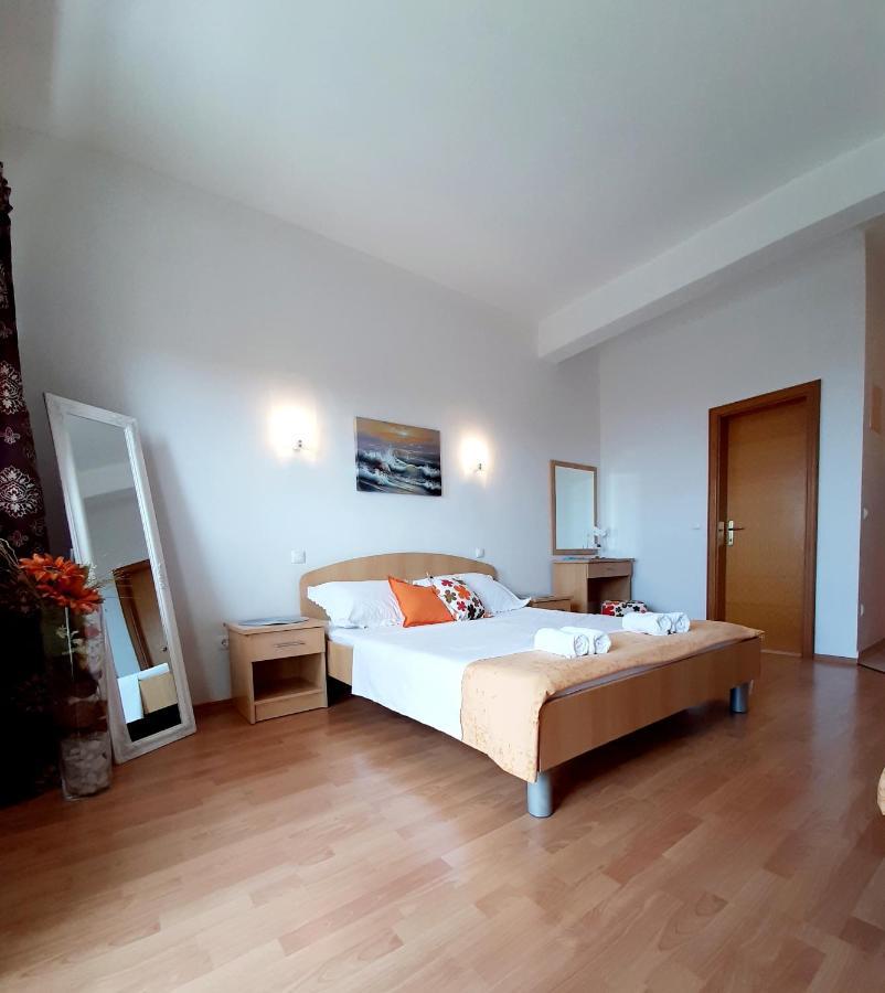 Apartments Akmadzic Makarska Exterior photo